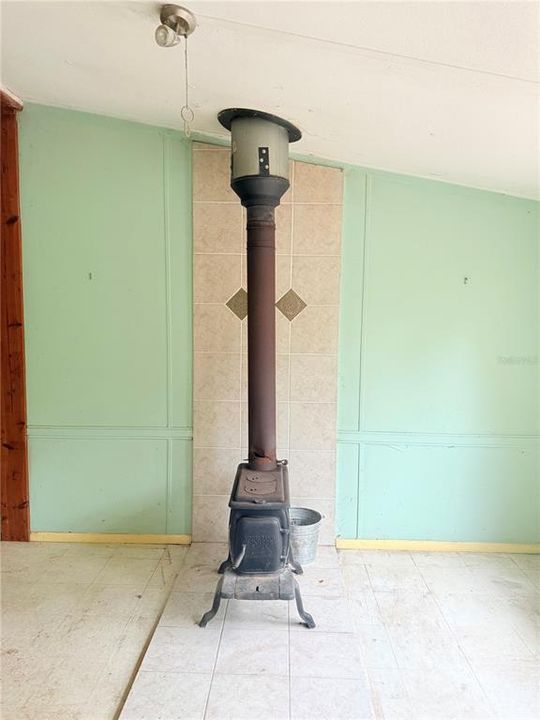 For Sale: $189,000 (3 beds, 2 baths, 1104 Square Feet)