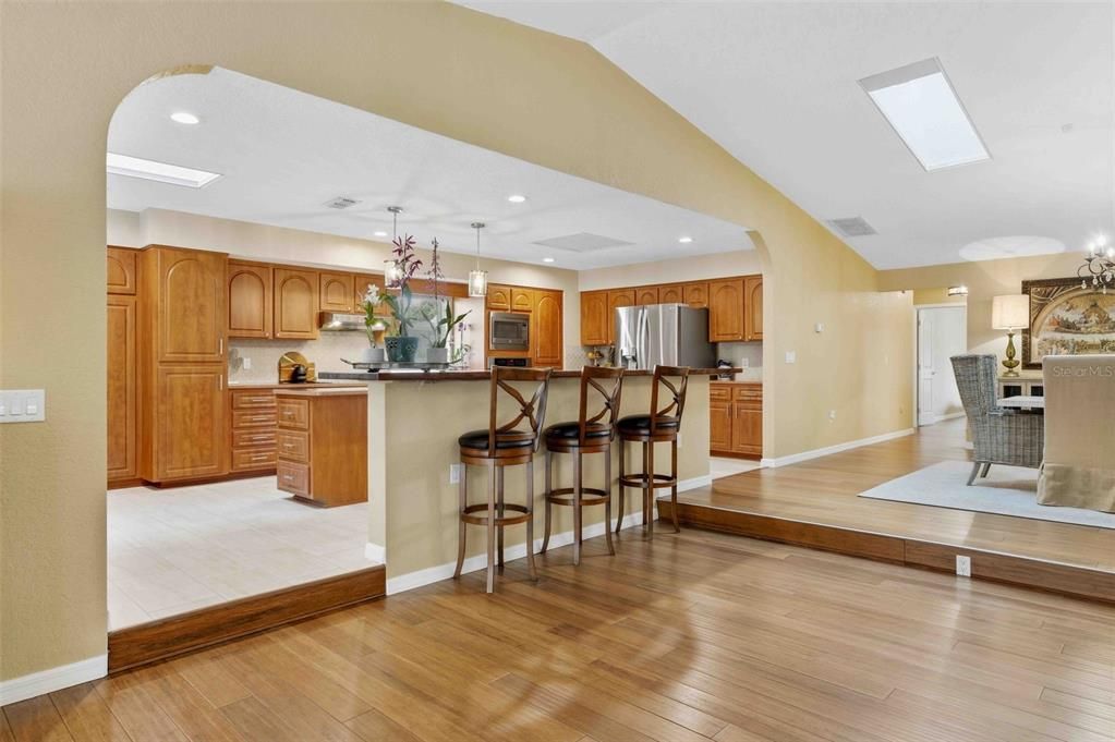 待售: $799,000 (4 贝兹, 4 浴室, 3863 平方英尺)