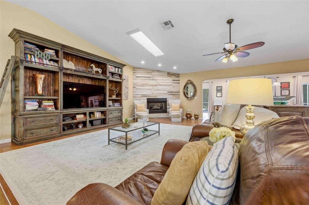 待售: $799,000 (4 贝兹, 4 浴室, 3863 平方英尺)