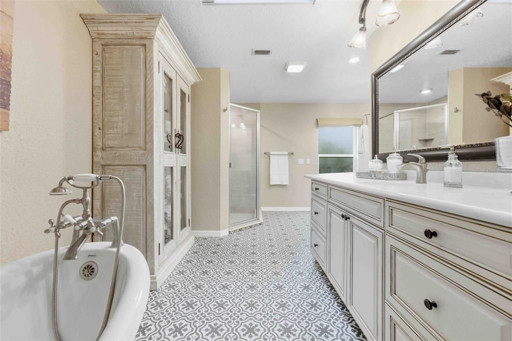 待售: $799,000 (4 贝兹, 4 浴室, 3863 平方英尺)