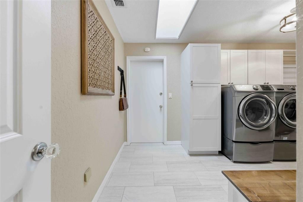 待售: $799,000 (4 贝兹, 4 浴室, 3863 平方英尺)