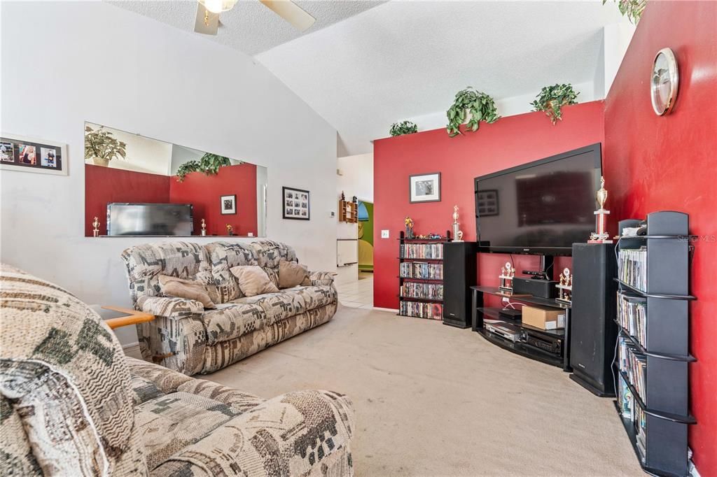 For Sale: $448,900 (3 beds, 2 baths, 1425 Square Feet)