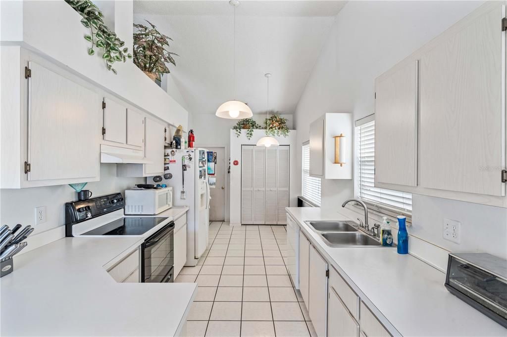 For Sale: $448,900 (3 beds, 2 baths, 1425 Square Feet)