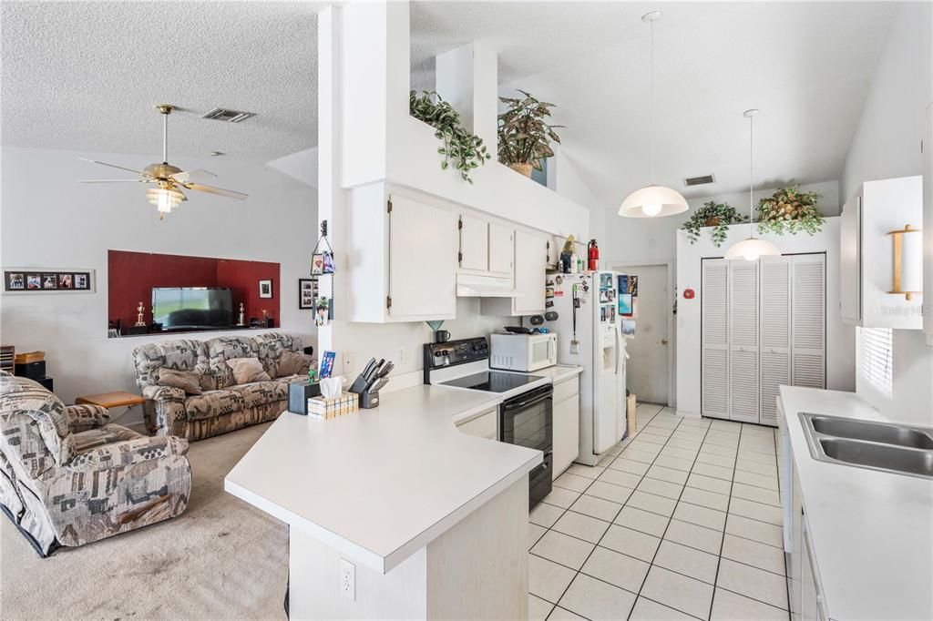 For Sale: $448,900 (3 beds, 2 baths, 1425 Square Feet)