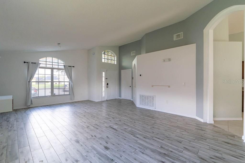 Active With Contract: $360,000 (4 beds, 3 baths, 1905 Square Feet)