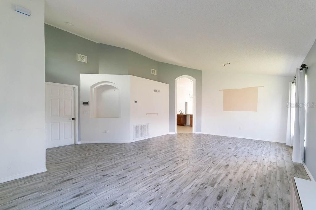 Active With Contract: $360,000 (4 beds, 3 baths, 1905 Square Feet)