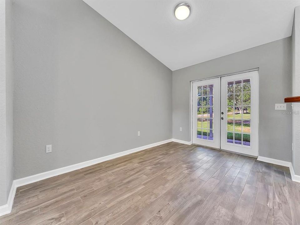 For Sale: $299,000 (3 beds, 2 baths, 1375 Square Feet)