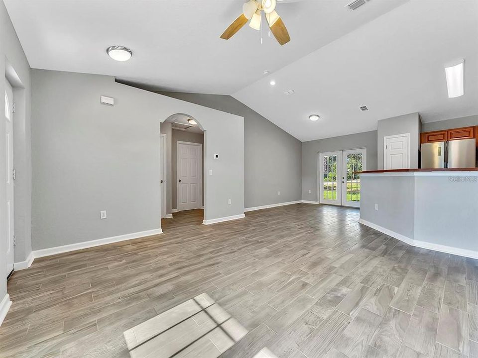 For Sale: $299,000 (3 beds, 2 baths, 1375 Square Feet)