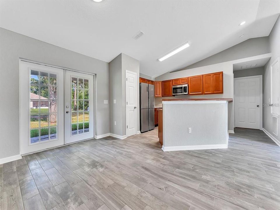 For Sale: $299,000 (3 beds, 2 baths, 1375 Square Feet)