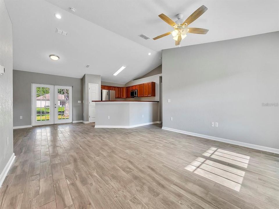 For Sale: $299,000 (3 beds, 2 baths, 1375 Square Feet)