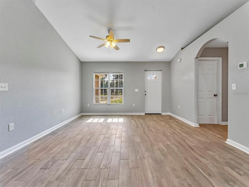 For Sale: $299,000 (3 beds, 2 baths, 1375 Square Feet)