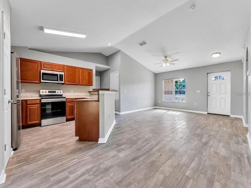 For Sale: $299,000 (3 beds, 2 baths, 1375 Square Feet)