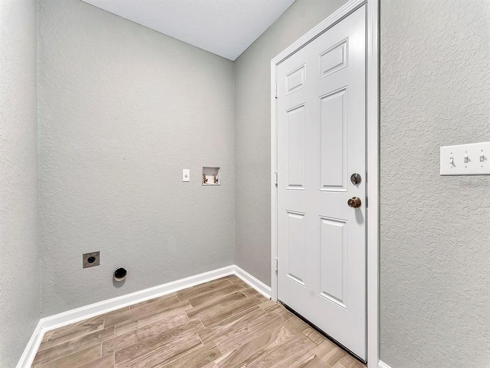 For Sale: $299,000 (3 beds, 2 baths, 1375 Square Feet)