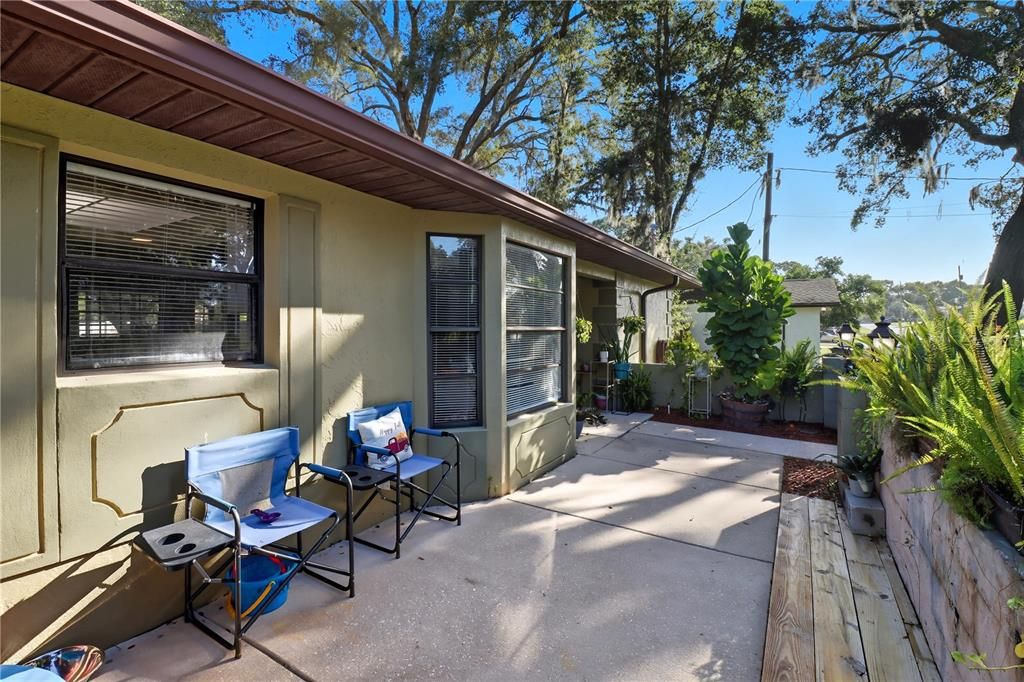 合同活跃: $199,900 (2 贝兹, 2 浴室, 1312 平方英尺)