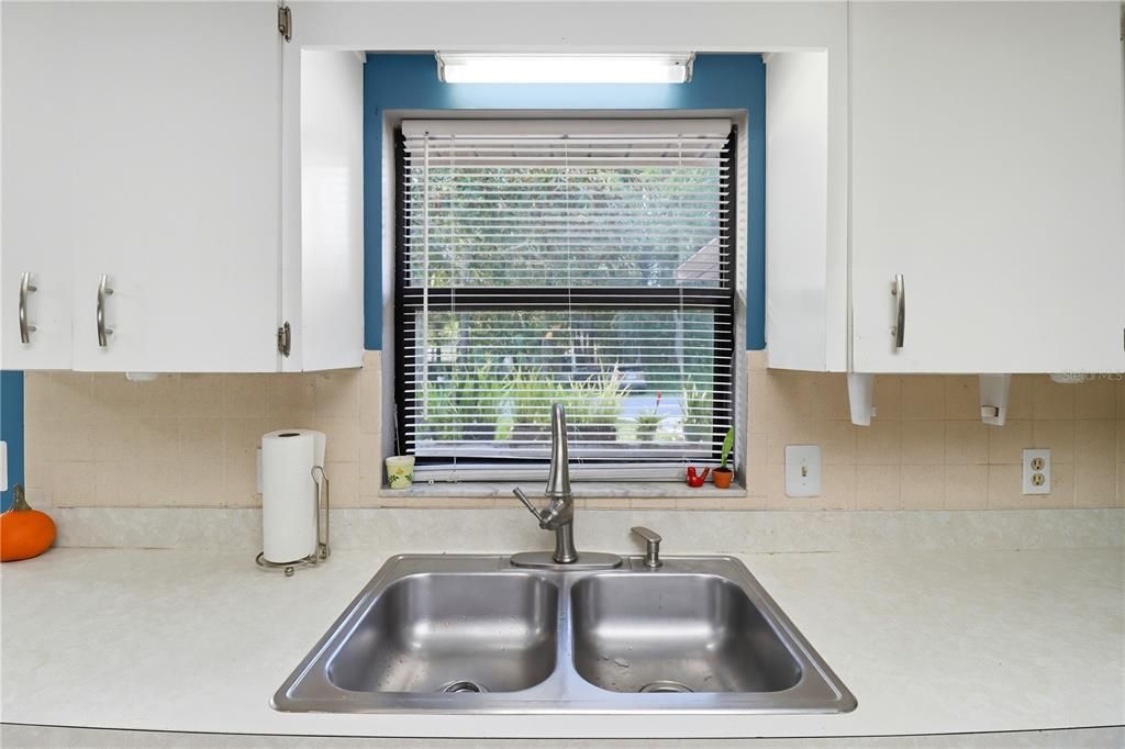 合同活跃: $199,900 (2 贝兹, 2 浴室, 1312 平方英尺)