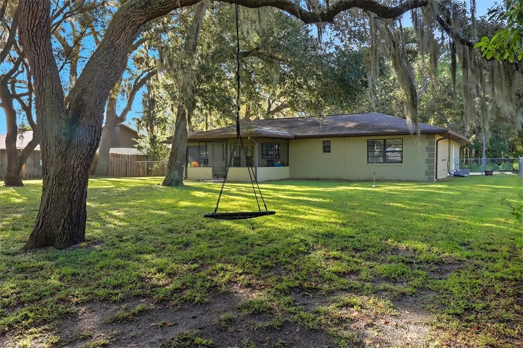 合同活跃: $199,900 (2 贝兹, 2 浴室, 1312 平方英尺)