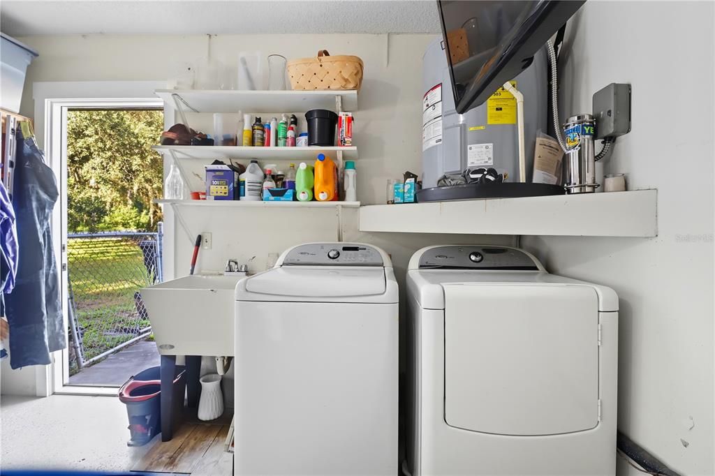 合同活跃: $199,900 (2 贝兹, 2 浴室, 1312 平方英尺)