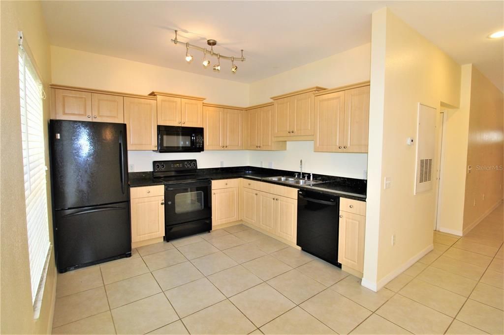 For Rent: $1,785 (3 beds, 2 baths, 1282 Square Feet)