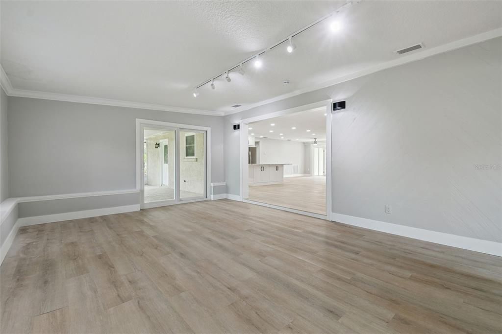 待售: $479,999 (4 贝兹, 2 浴室, 2131 平方英尺)