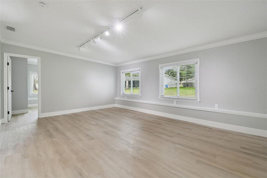 待售: $479,999 (4 贝兹, 2 浴室, 2131 平方英尺)