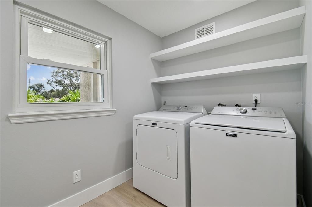 待售: $479,999 (4 贝兹, 2 浴室, 2131 平方英尺)