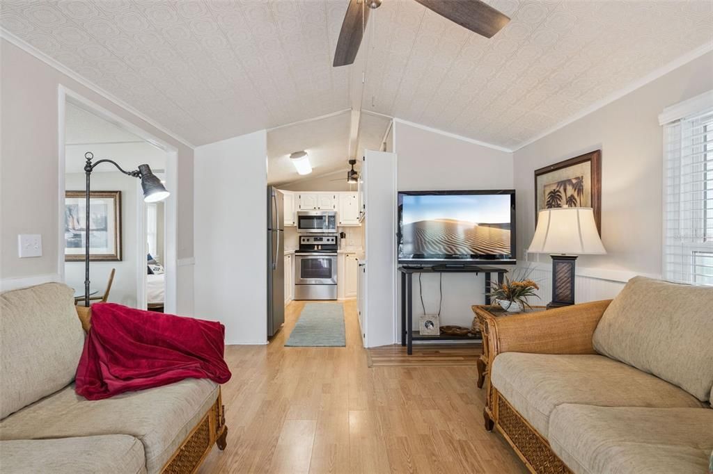 For Sale: $150,000 (2 beds, 1 baths, 396 Square Feet)