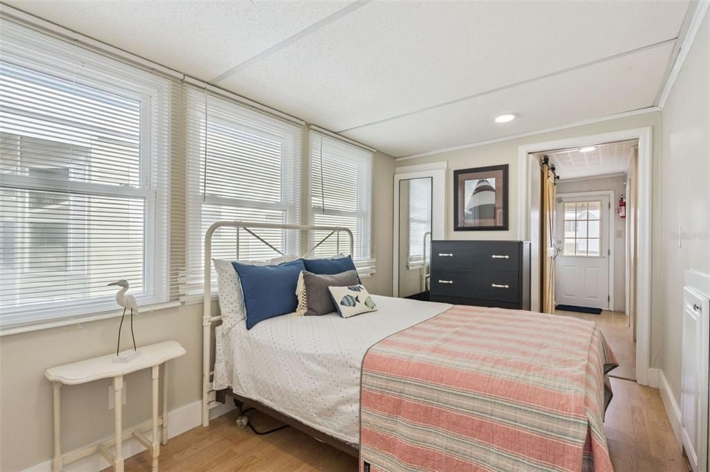 For Sale: $150,000 (2 beds, 1 baths, 396 Square Feet)