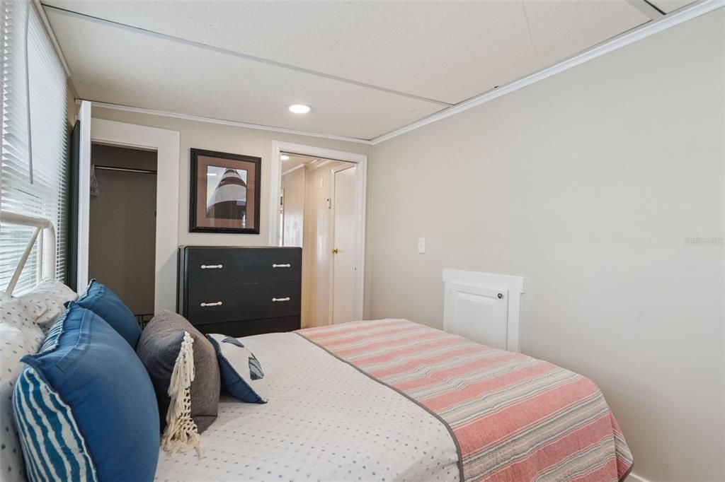 For Sale: $150,000 (2 beds, 1 baths, 396 Square Feet)