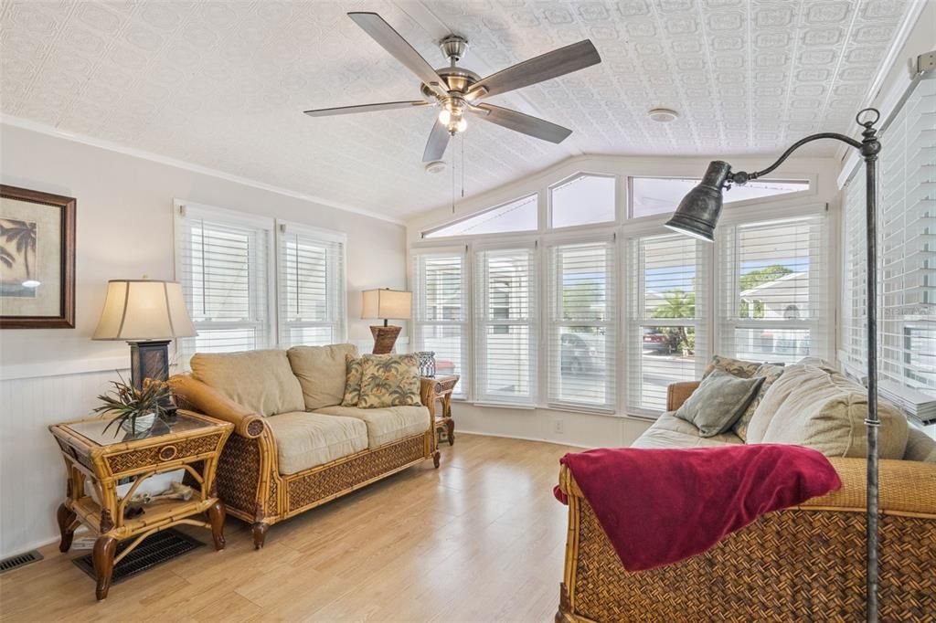 For Sale: $150,000 (2 beds, 1 baths, 396 Square Feet)