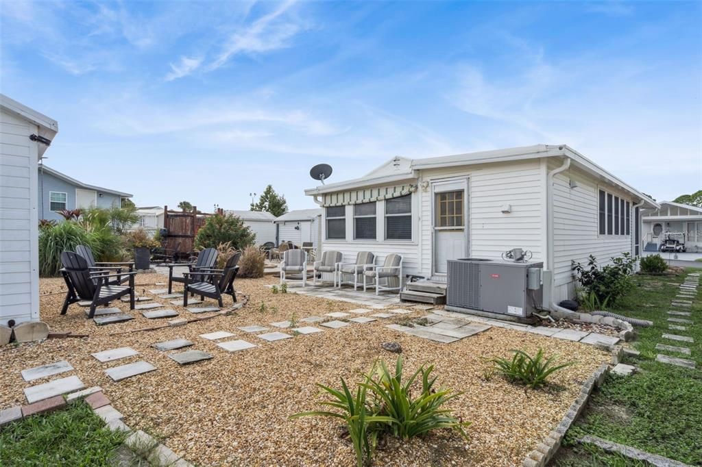 For Sale: $150,000 (2 beds, 1 baths, 396 Square Feet)