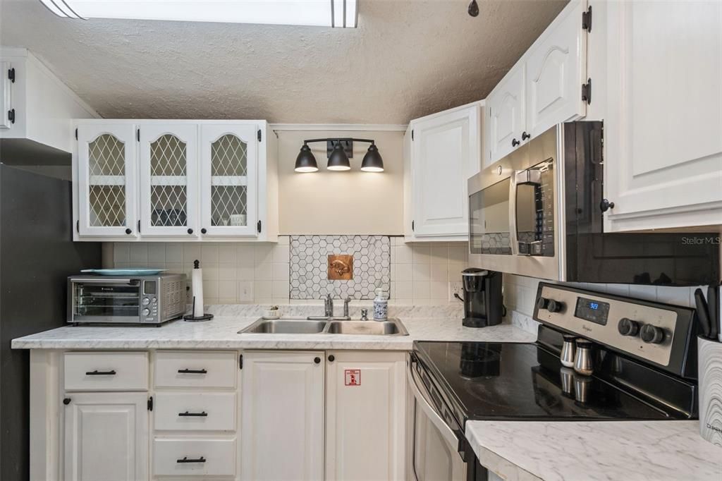 For Sale: $150,000 (2 beds, 1 baths, 396 Square Feet)