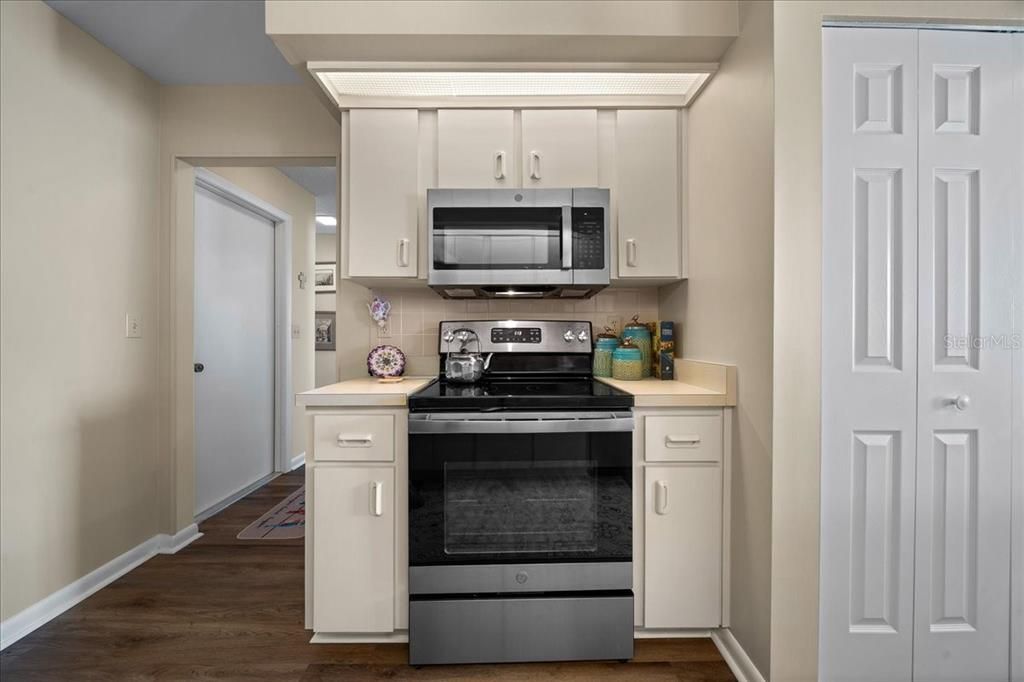 Под контрактом: $225,000 (2 спален, 2 ванн, 1219 Квадратных фут)