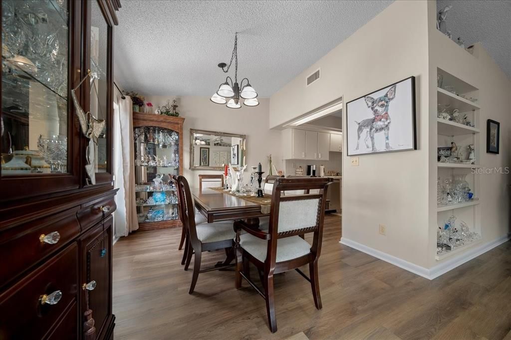 Под контрактом: $225,000 (2 спален, 2 ванн, 1219 Квадратных фут)