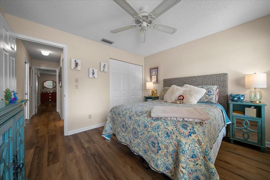 Под контрактом: $225,000 (2 спален, 2 ванн, 1219 Квадратных фут)