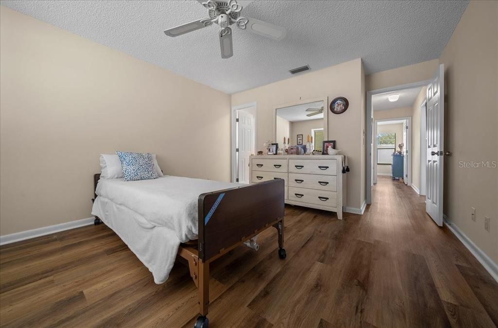 Под контрактом: $225,000 (2 спален, 2 ванн, 1219 Квадратных фут)