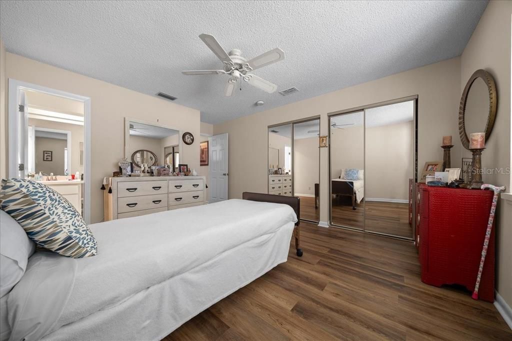 Под контрактом: $225,000 (2 спален, 2 ванн, 1219 Квадратных фут)