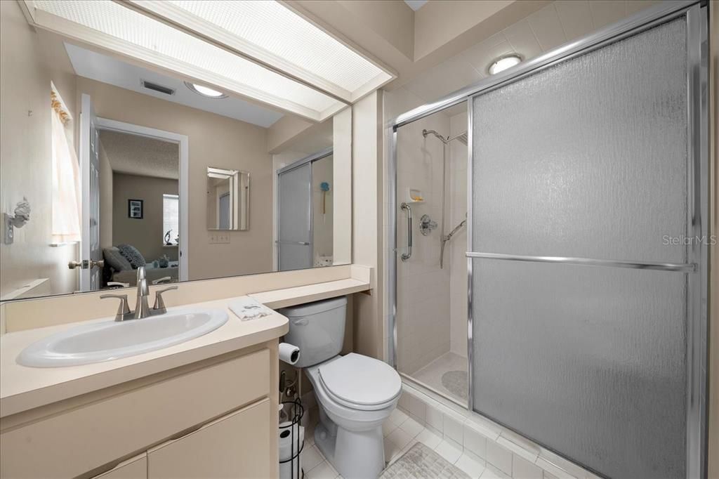 Под контрактом: $225,000 (2 спален, 2 ванн, 1219 Квадратных фут)