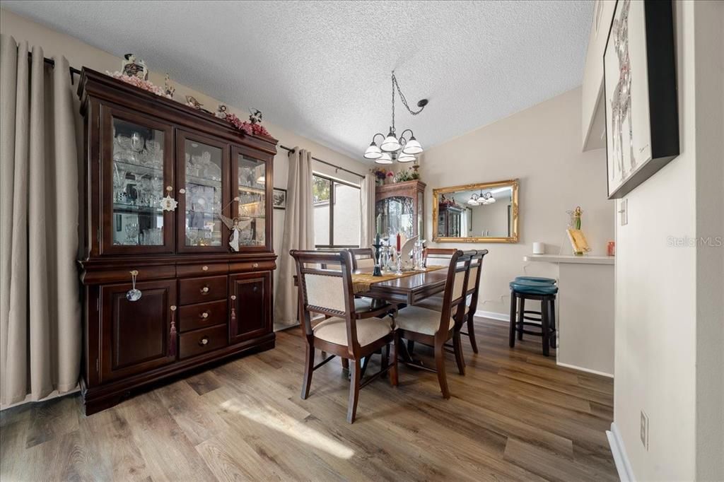 Под контрактом: $225,000 (2 спален, 2 ванн, 1219 Квадратных фут)