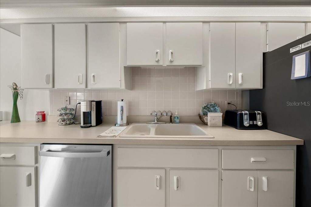 Под контрактом: $225,000 (2 спален, 2 ванн, 1219 Квадратных фут)