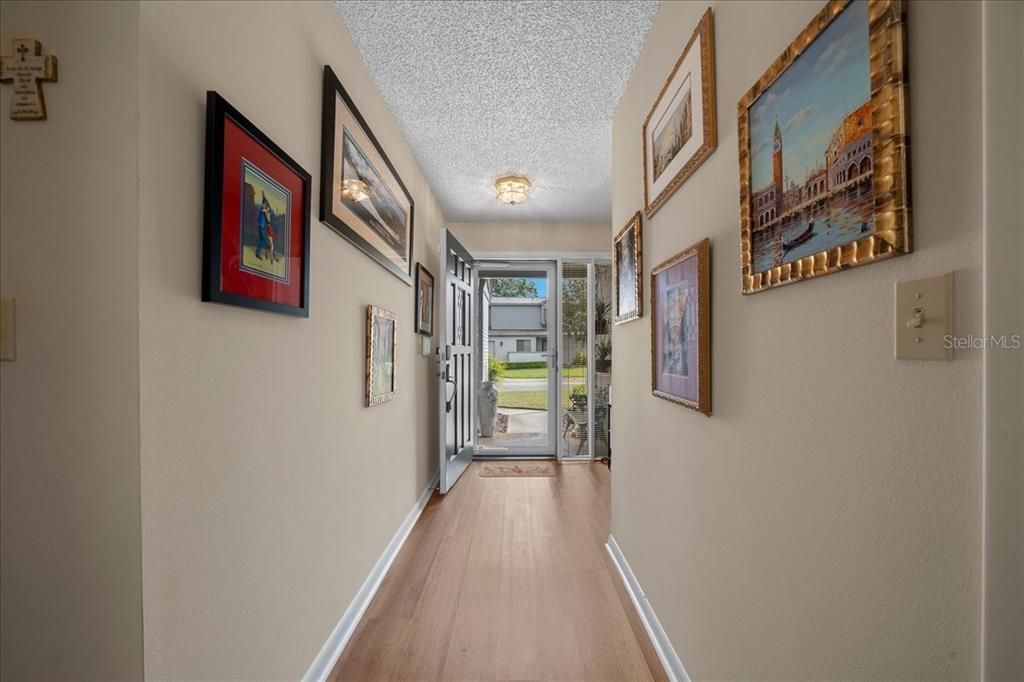 Под контрактом: $225,000 (2 спален, 2 ванн, 1219 Квадратных фут)