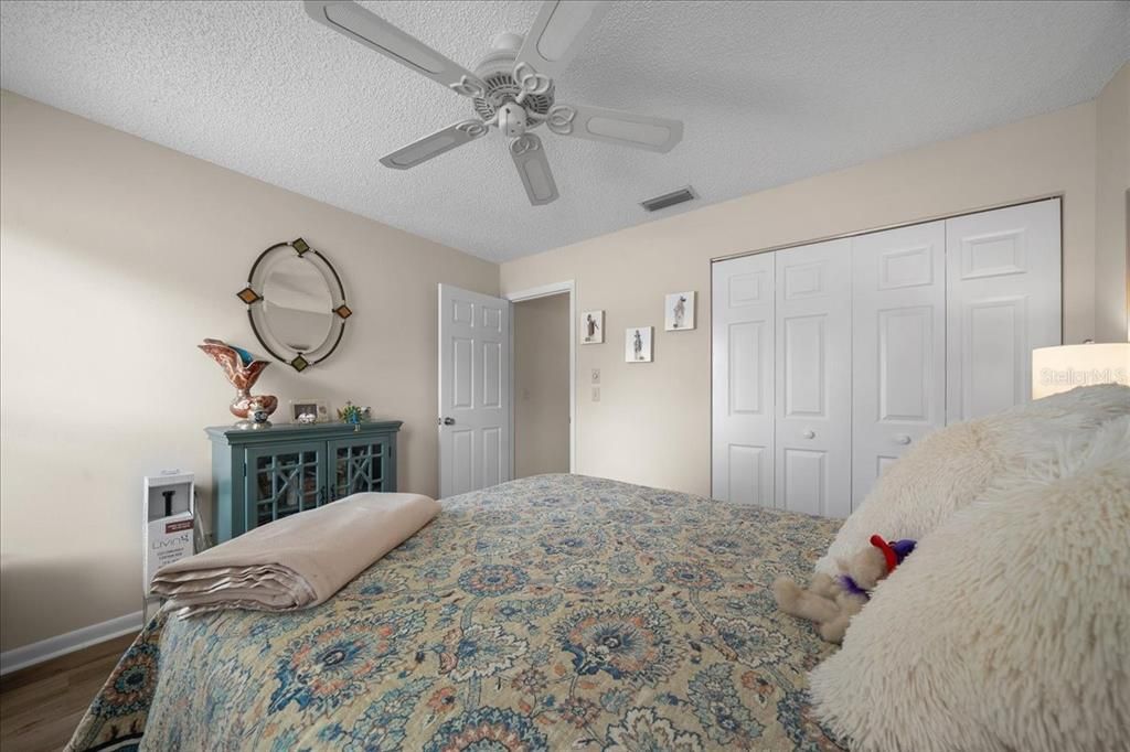 Под контрактом: $225,000 (2 спален, 2 ванн, 1219 Квадратных фут)