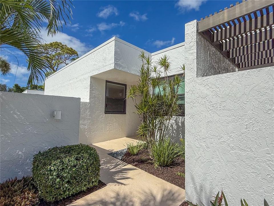 出租: $13,000 (2 贝兹, 2 浴室, 1260 平方英尺)