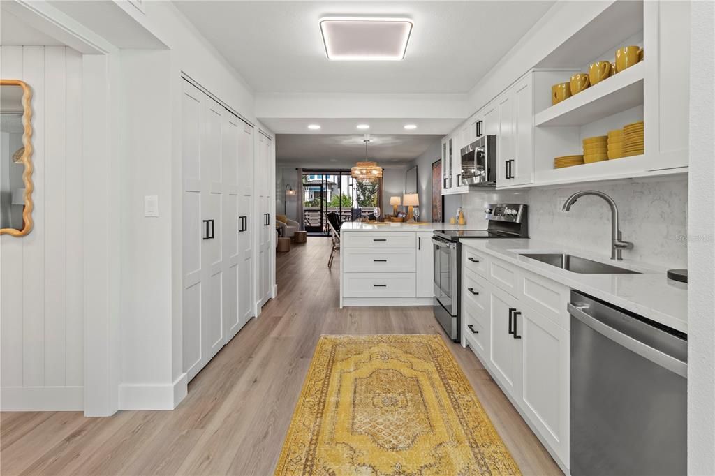 出租: $13,000 (2 贝兹, 2 浴室, 1260 平方英尺)