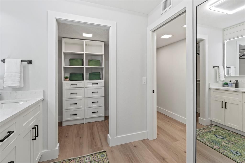 出租: $13,000 (2 贝兹, 2 浴室, 1260 平方英尺)