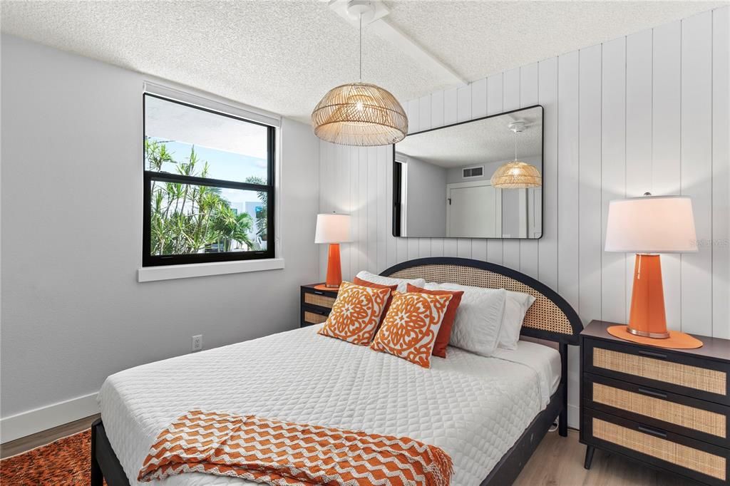 出租: $13,000 (2 贝兹, 2 浴室, 1260 平方英尺)