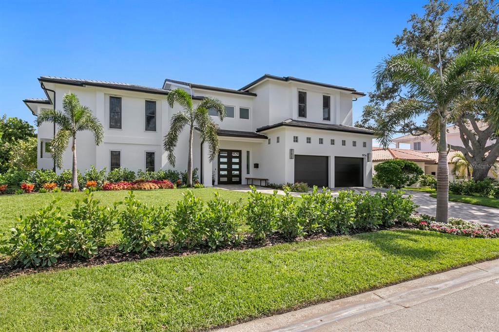 For Sale: $4,500,000 (6 beds, 4 baths, 4917 Square Feet)