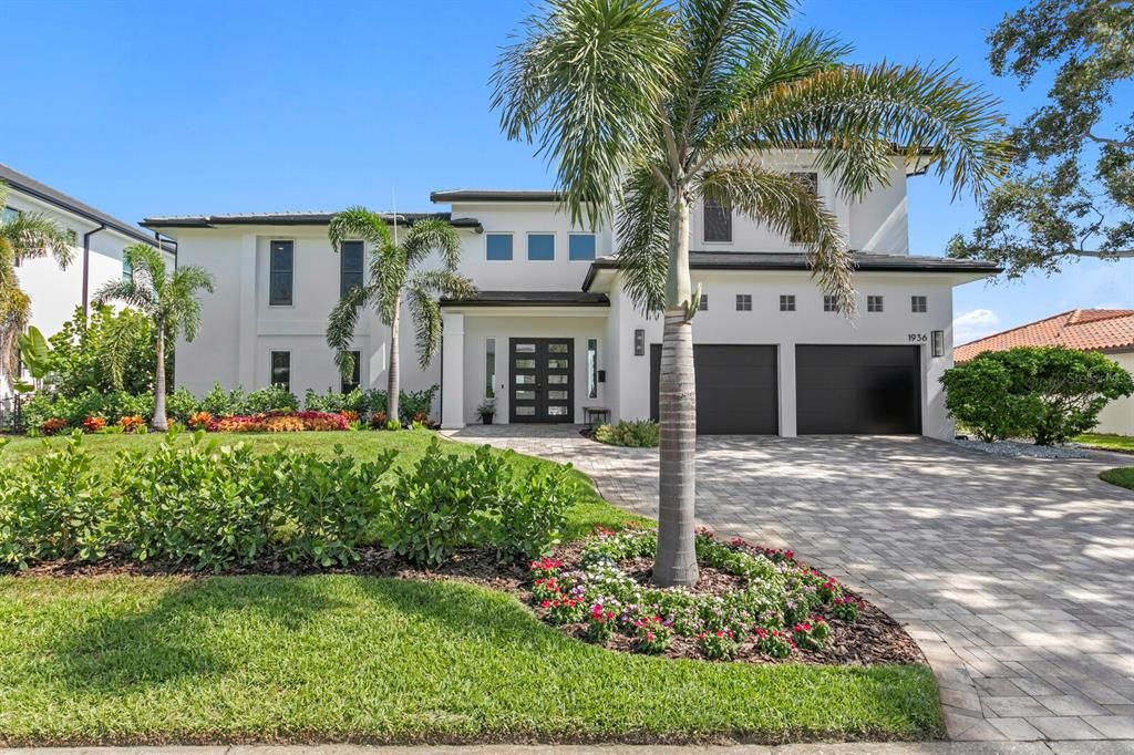 For Sale: $4,500,000 (6 beds, 4 baths, 4917 Square Feet)