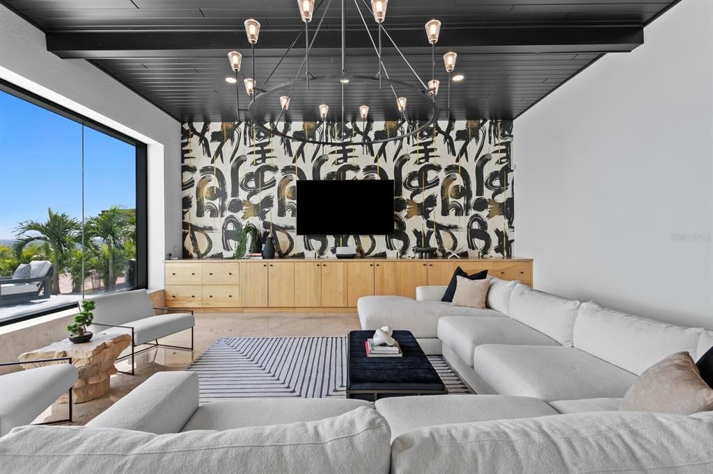 For Sale: $4,500,000 (6 beds, 4 baths, 4917 Square Feet)