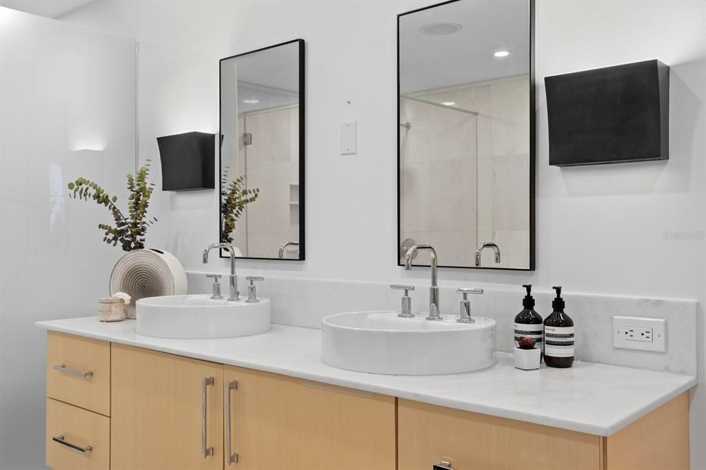 For Sale: $4,500,000 (6 beds, 4 baths, 4917 Square Feet)