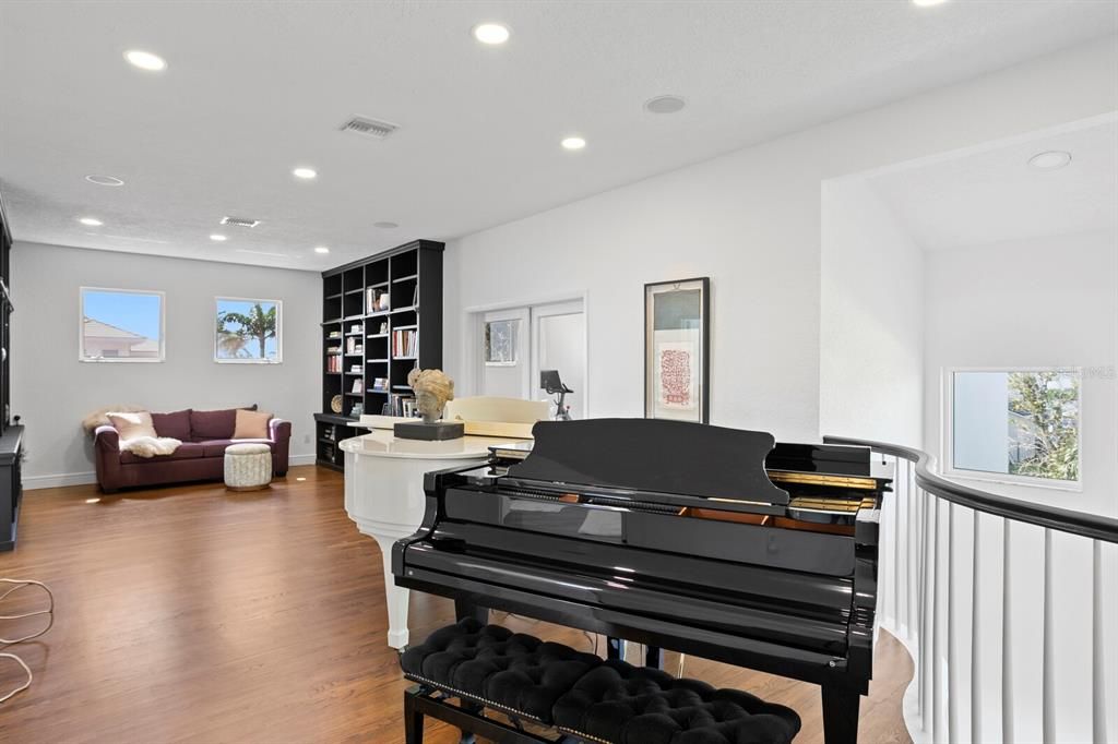 For Sale: $4,500,000 (6 beds, 4 baths, 4917 Square Feet)